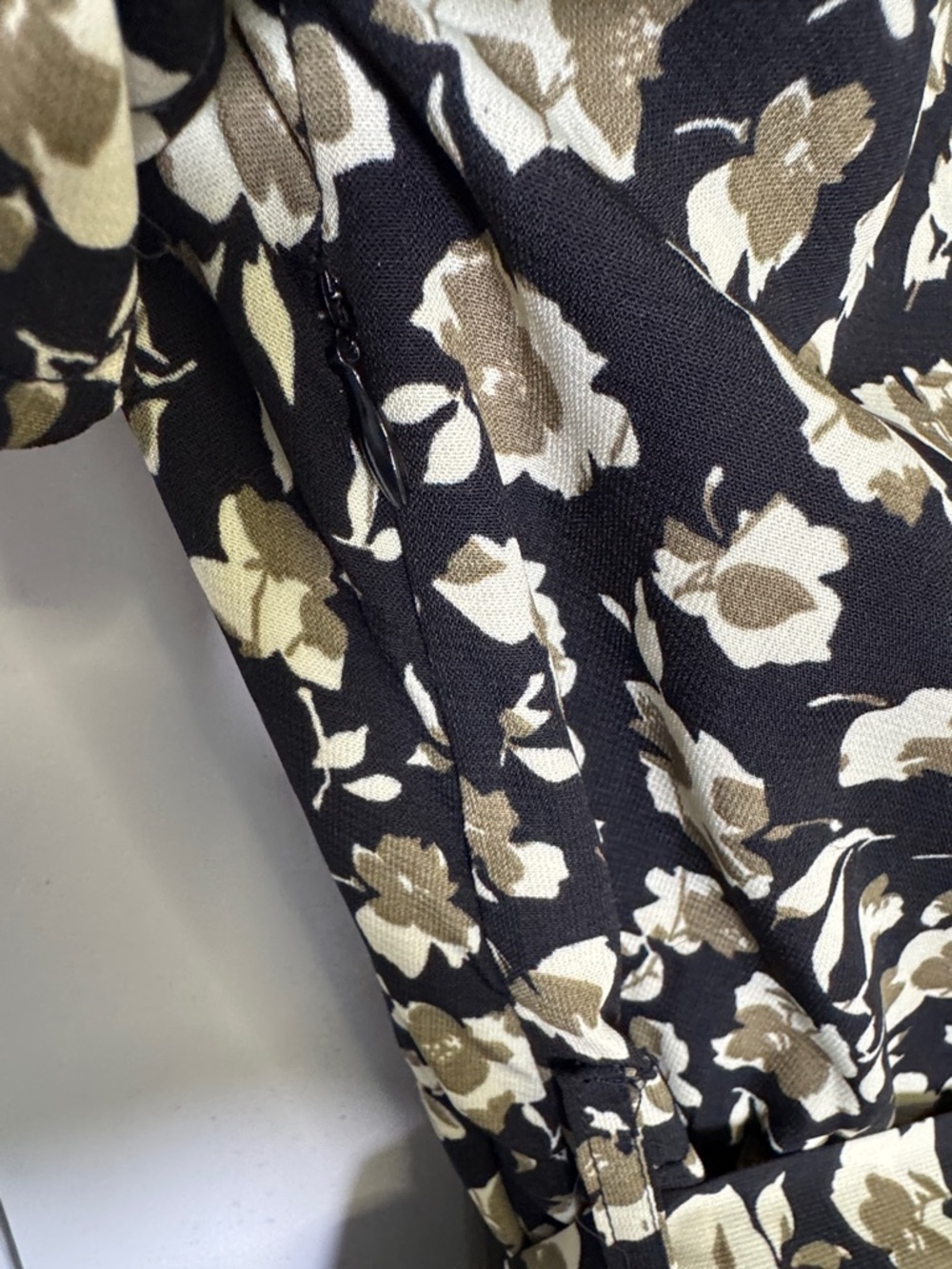 Sadie & Sage Anthro Faux Wrap Floral Mini Dress Taupe Black Boho M - Picture 7 of 7
